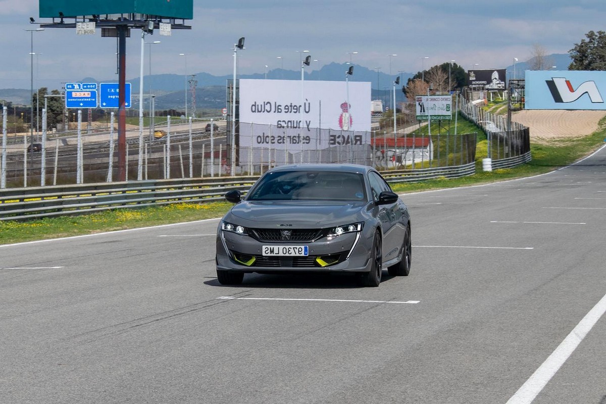 Coches sin pegatina: ¿pueden entrar al centro los b y c?